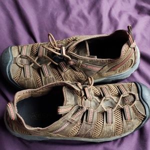 Keen hiking shoes
